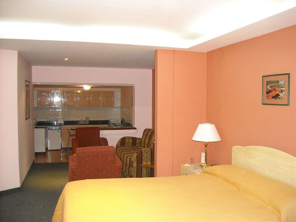 Melrose Plaza Suites Quito Exterior foto